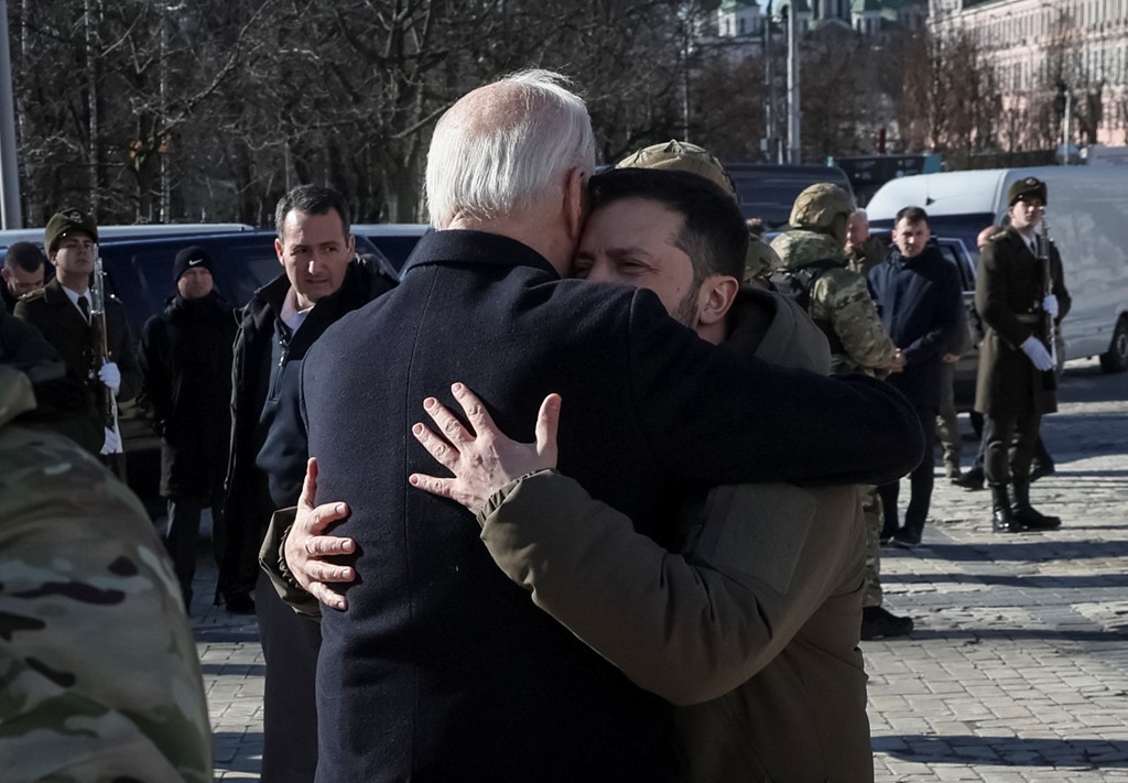 Care este miza vizitei-surpriză a lui Biden la Kiev