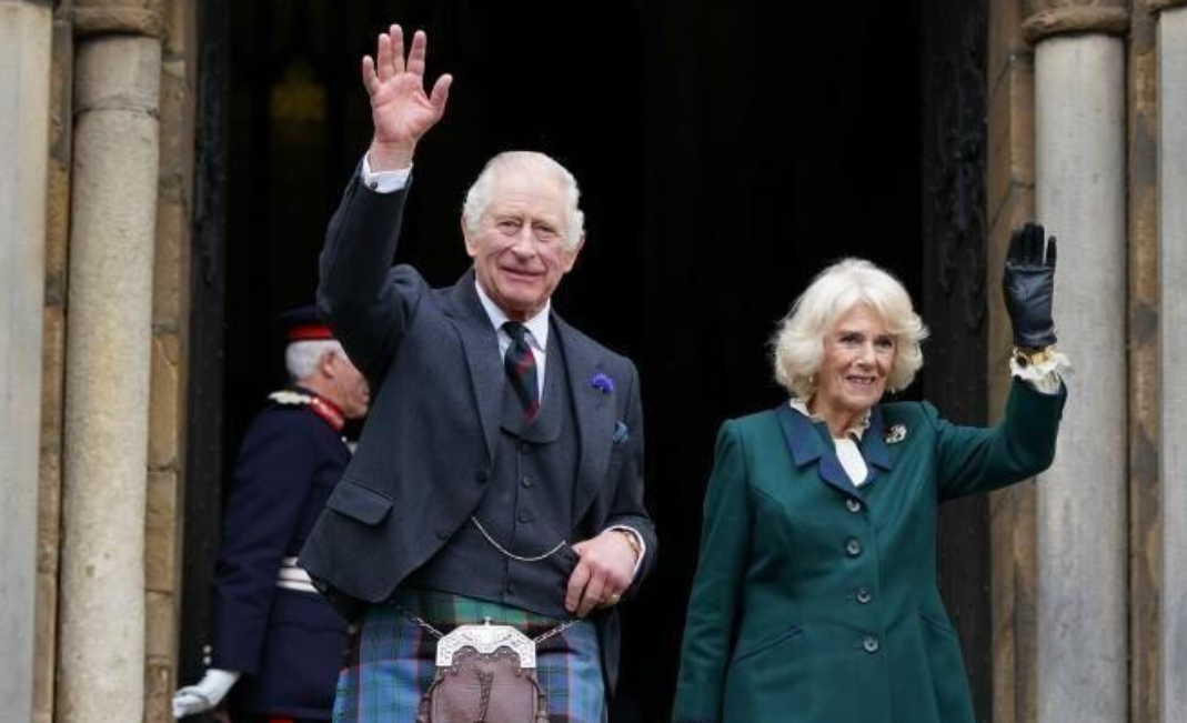 Coroana pe care o va purta Camilla la ceremonia lui Charles nu va fi unicat. Familia Regală a refuzat să mai dea comandă de una nouă