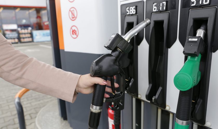 OMV și Lukoil au ieftinit în bloc motorina în România. Prețul benzinei e neschimbat