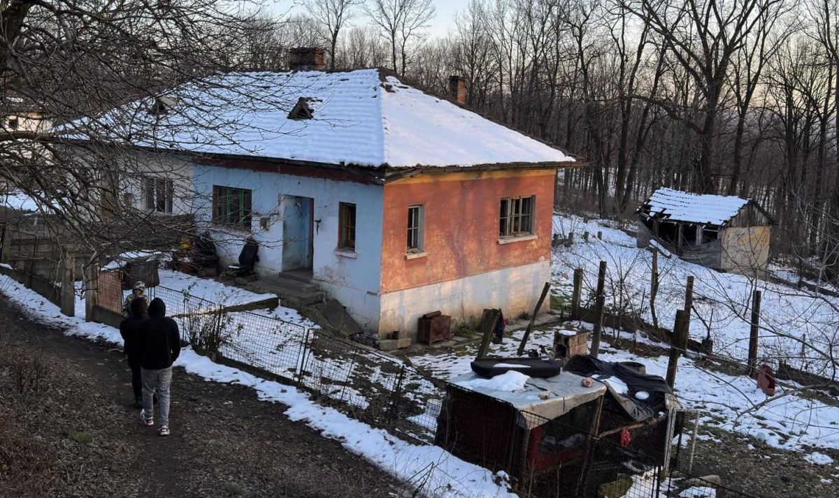 Ți se rupe sufletul! Povestea dureroasă a cinci frați ce trăiesc într-un loc uitat de lume