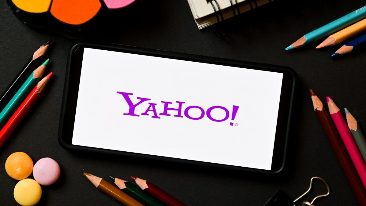 Yahoo se prăbușește și face concedieri masive cât timp mai este profitabilă