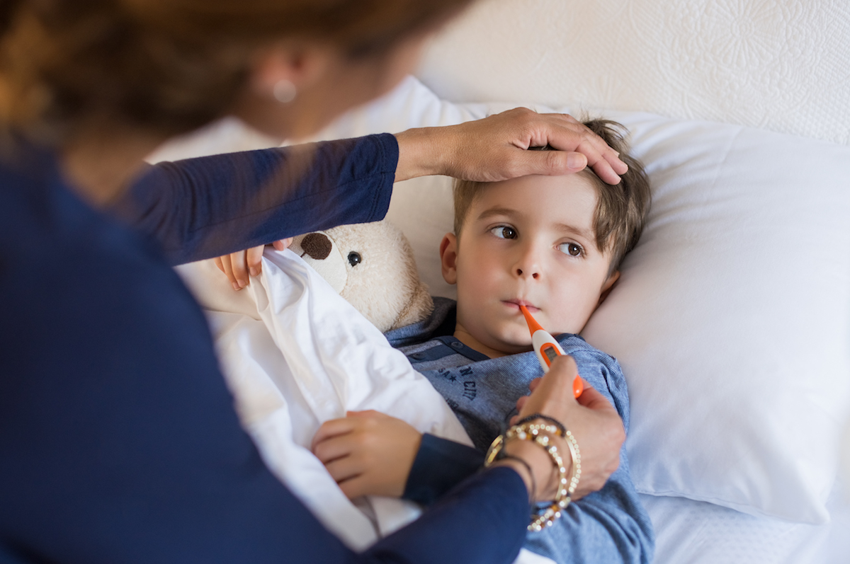 Un „cocktail infecțios” circulă în școli, în această perioadă. Medic infecționist: „E vina miserupismului părinților”