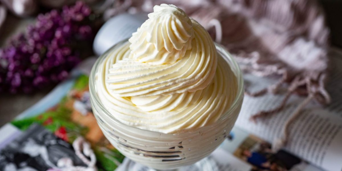 Cremă de vanilie cu unt. Un deliciu extraordinar din două ingrediente