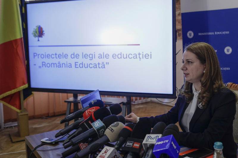 Proiectele legilor Educației: tot ce trebuie să știe cadrele didactice despre salarizare, formare și norme
