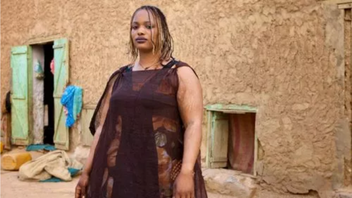 În Mauritania, femeile sunt trimise la ferme de îngrășare, înainte de măritiș. Pare incredibil, dar tradiția încă se respectă