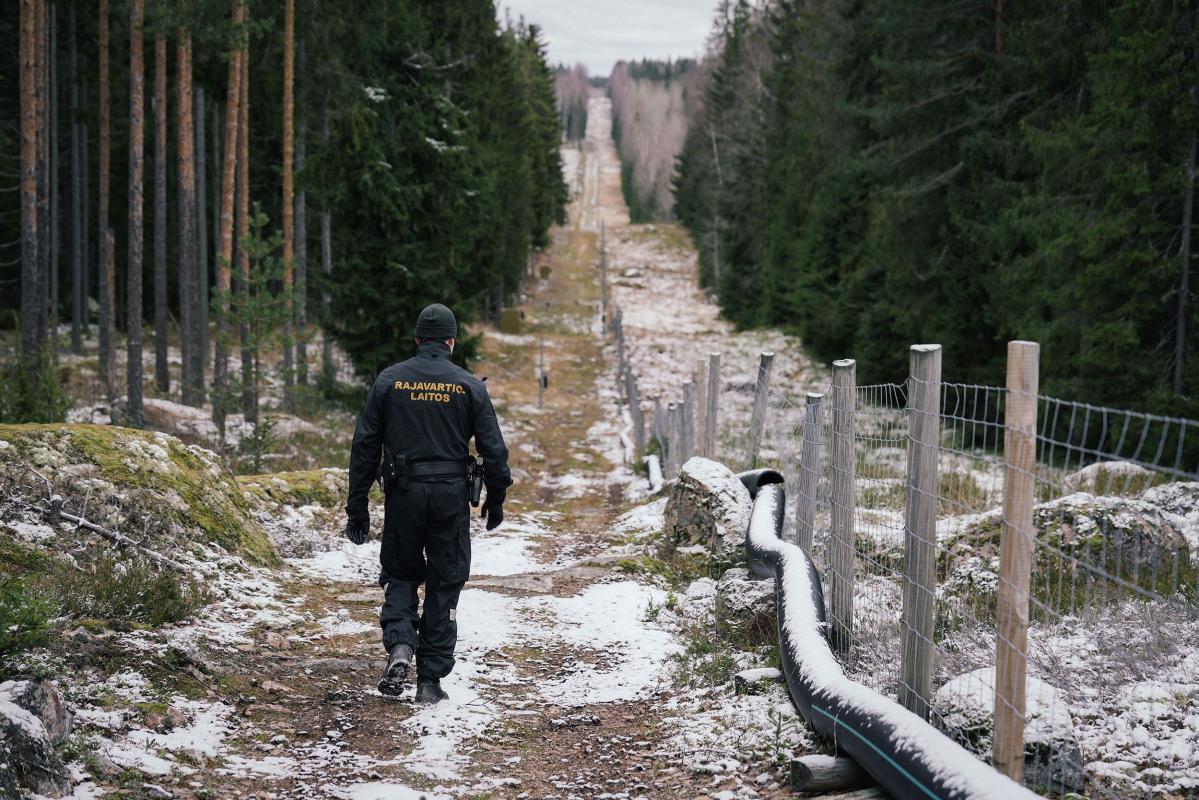 Finlanda ridică o „cortină de fier” la granița cu Rusia. A început construcția unui gard metalic care se va întinde pe o porțiune de 200 km