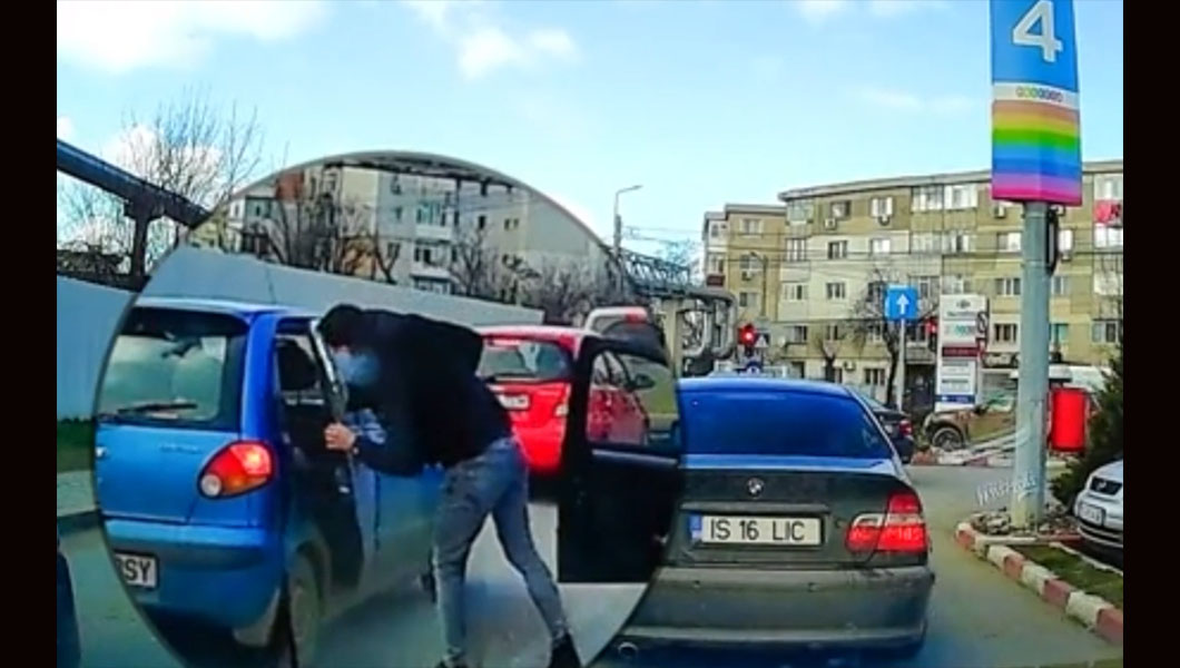 Gestul acestui tânăr arată că nu toţi şoferii de BMW sunt la fel – VIDEO