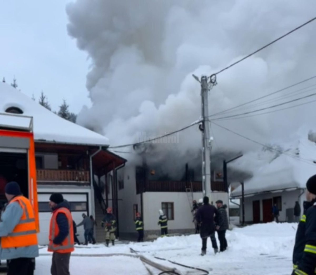 Incendiu la Mănăstirea Sihăstria Putnei din Suceava. Pompierii intervin în forță – VIDEO