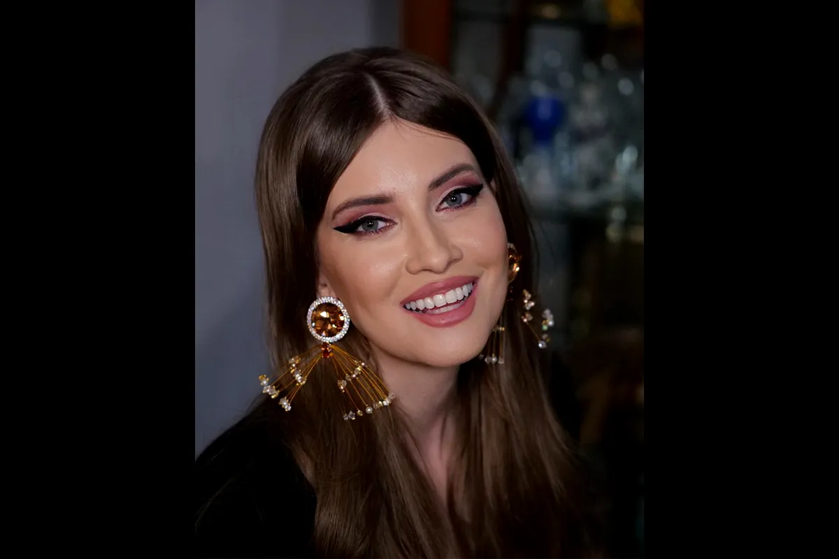 Iulia Albu, dată afară de la Antena Stars! Vedeta a rămas fără emisiunea „Poliția Modei”