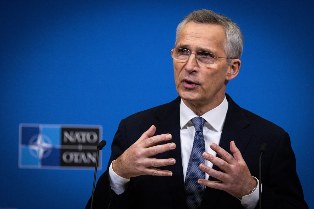 Războiul din Ucraina epuizează stocurile de muniție din țările NATO. Jens Stoltenberg: „Este urgent să oferim mai multe arme”