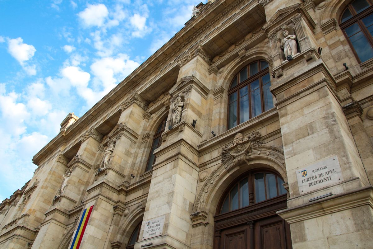 Judecătoarea care a suspendat analiza tezei de doctorat a premierului Ciucă, invocând nevoia de stabilitate politică, a avansat în carieră
