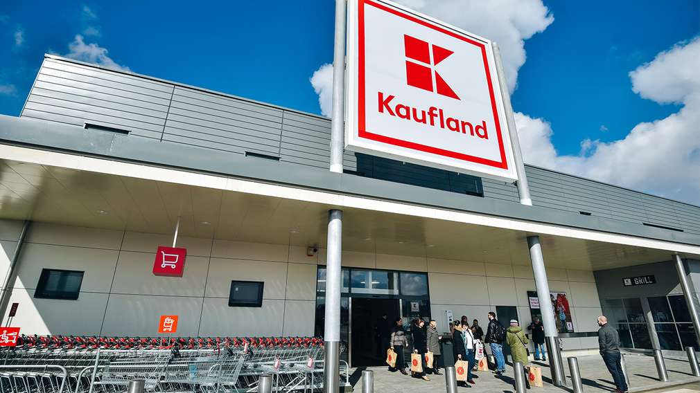 Compania Kaufland susține că vinde alimente cu extract de insecte din 2019