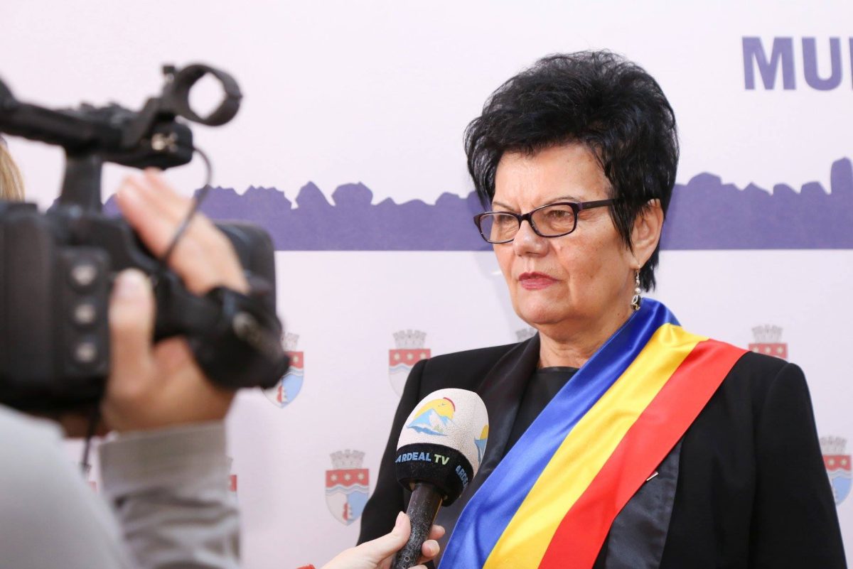 Trimiși în judecată pentru fapte de corupție în pandemie: Fostul primar din Reghin ar fi cumpărat dezinfectant neautorizat și a plătit cu 545% mai mult