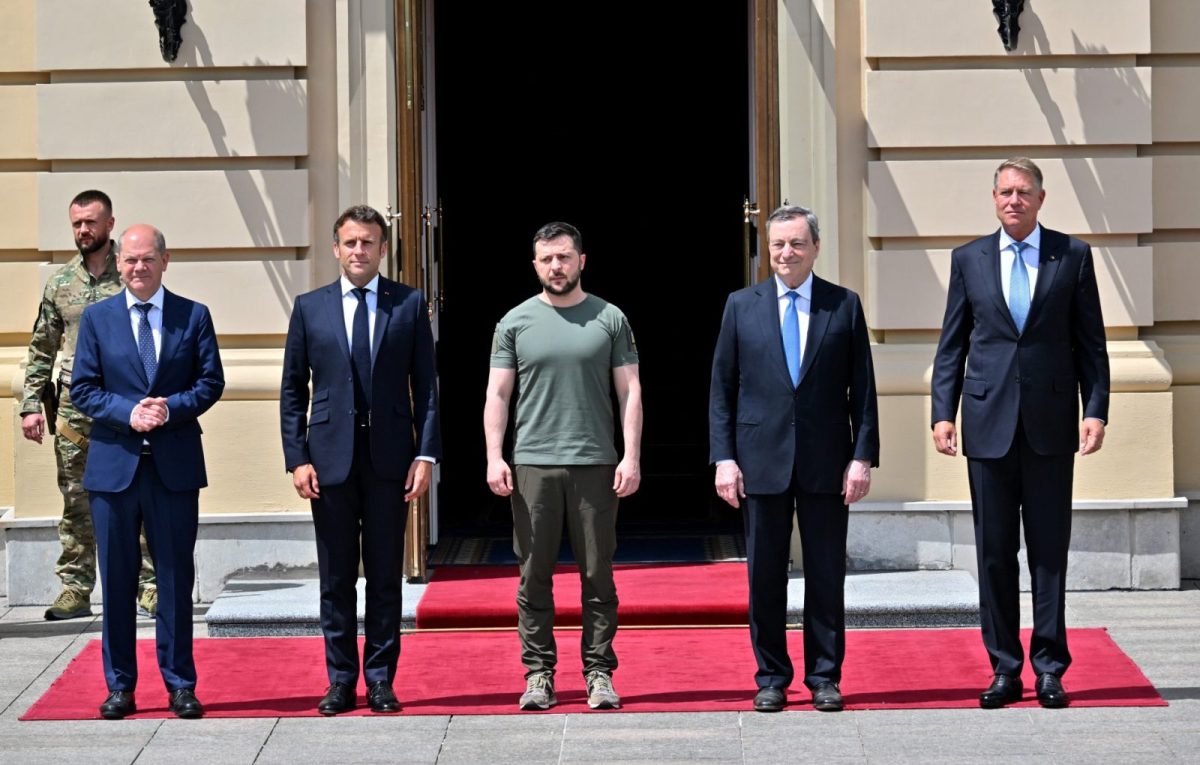 Codul vestimentar al UE pentru Summitul din Ucraina: „Purtați un costum, nu verde ca Zelenski”
