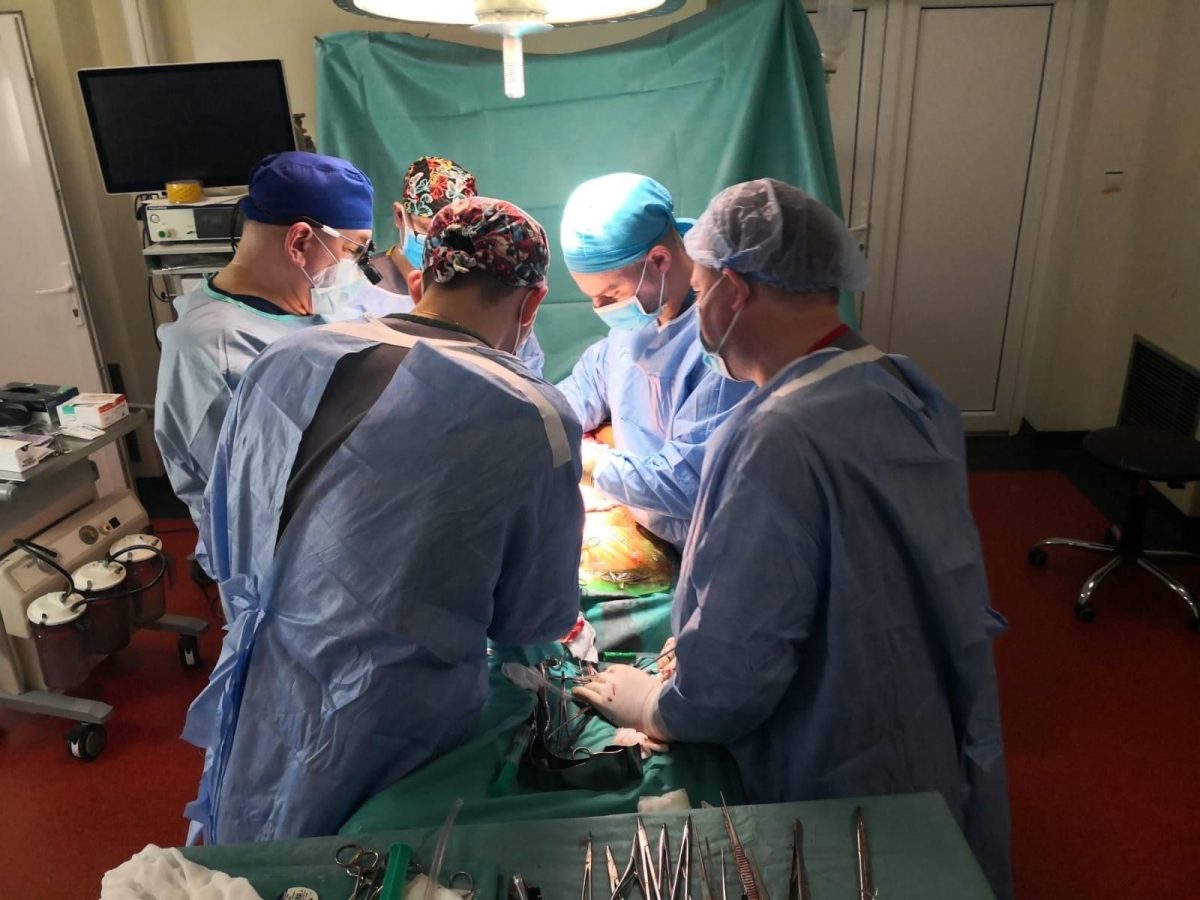 O interveție de anvergură a fost efectuată de o echipă mixtă, formată din medici chirurgi vasculari de la Iași și Bacău