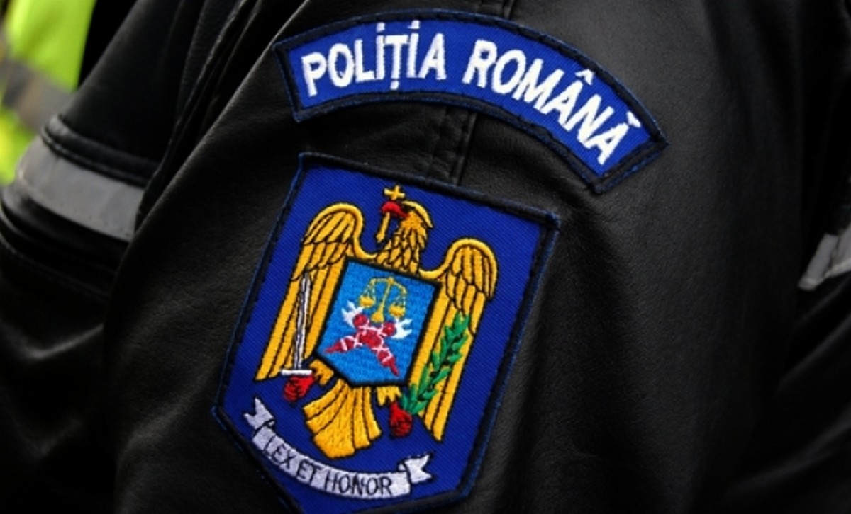 Un bărbat din Botoșani a fost reţinut de poliţişti după ce ar fi tâlhărit un ofiţer de poliţie