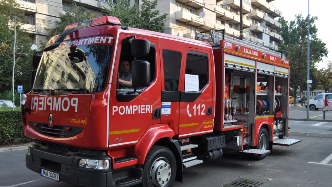 Incendiu în municipiul Iași. O casă a fost cuprinsă de flăcări