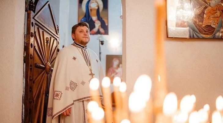 Preotul Cătălin Moroșan, în stare gravă după ce a ingerat o substanță necunoscută. Familia au adresat acuzații grave medicilor