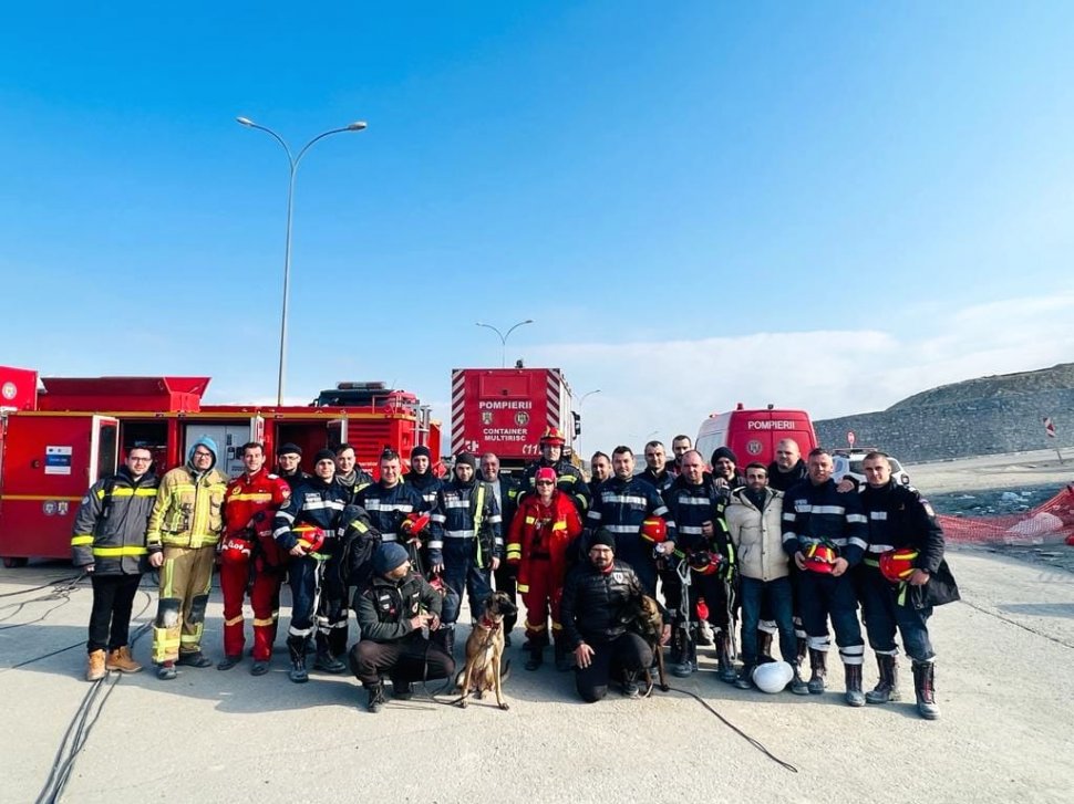 Prima echipă a salvatorilor români care au intervenit în Turcia revine acasă