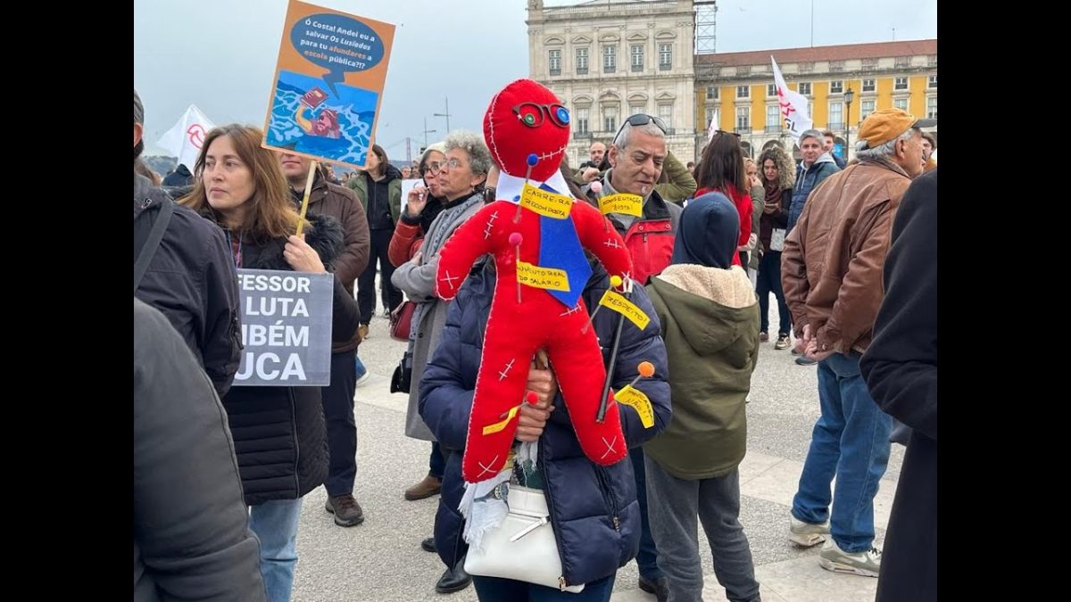 Vedeți de luați exemplu! Cu salarii mult mai mari decât în România, profesorii din Portugalia au ieșit în stradă pe fondul intensificării valului de nemulțumire – VIDEO