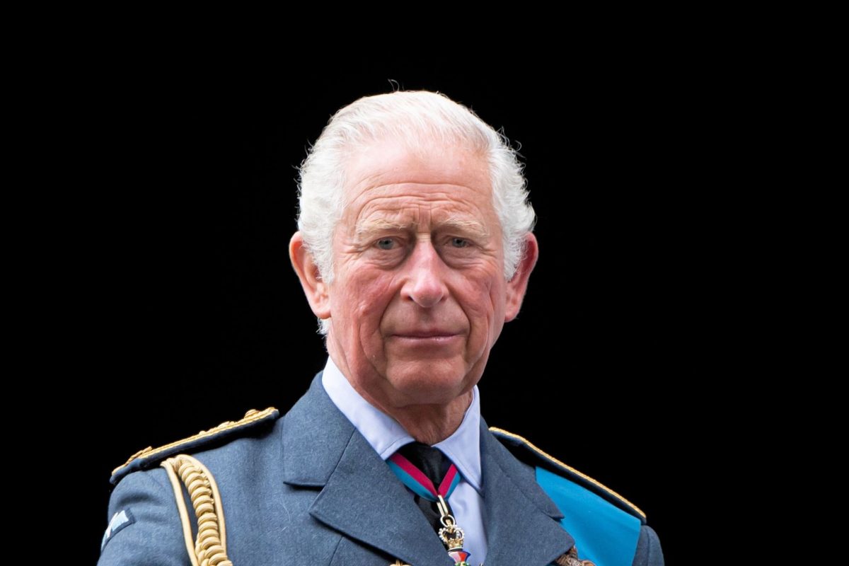 Și regilor li se rup ciorapii. Regele Charles s-a descălțat în timpul unei vizite oficiale și s-a văzut degetul. Cum au reacționat britanicii