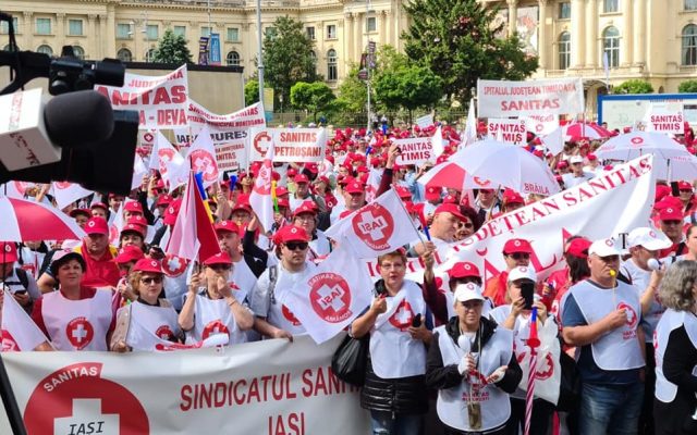 Încep protestele în sistemul sanitar! Federația SANITAS pichetează sediul Guvernului
