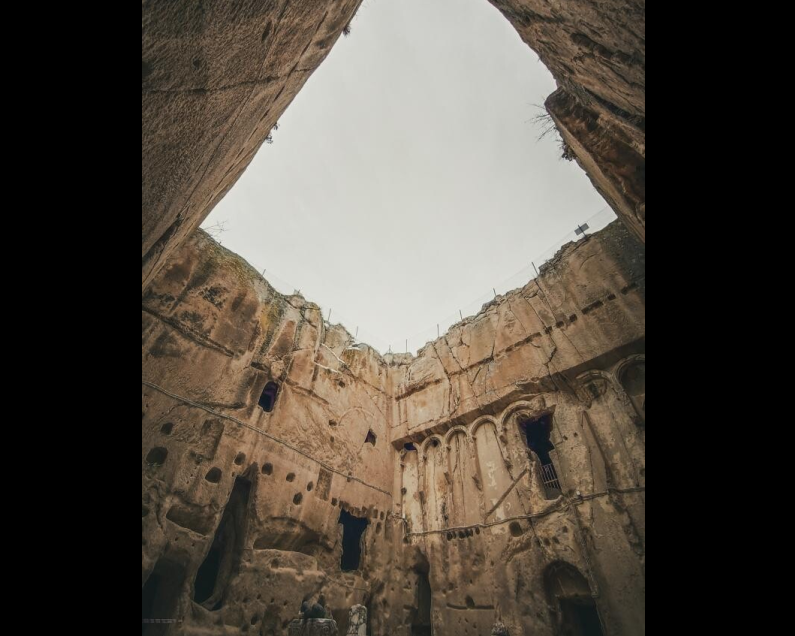 Tavernă cu vechime de 5000 de ani, descoperită în Irak. Avea frigider şi pahare pentru bere