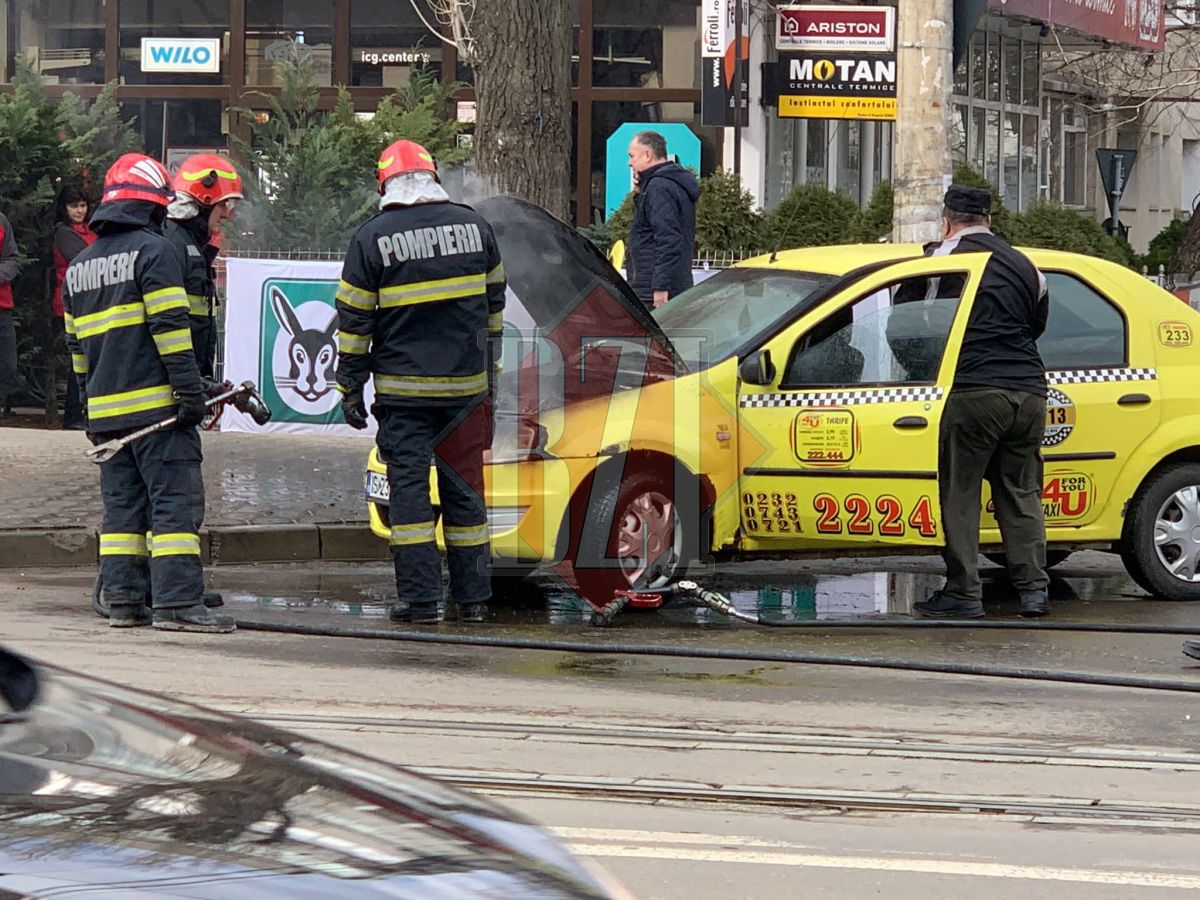 Incendiu în Iaşi. Un taxi a luat foc pe bulevardul Chimiei – FOTO, VIDEO