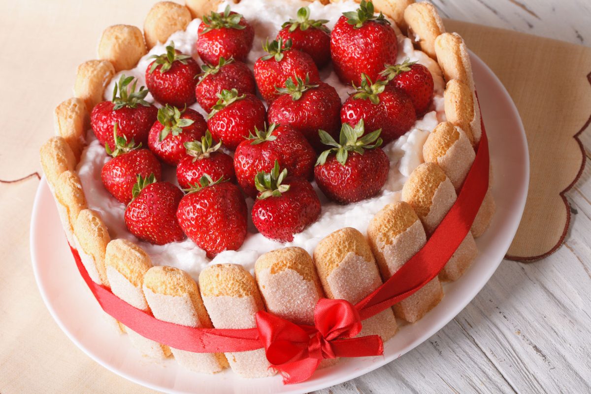 Tort cu pișcoturi și mascarpone. Rețeta unui desert perfect la ceas aniversar