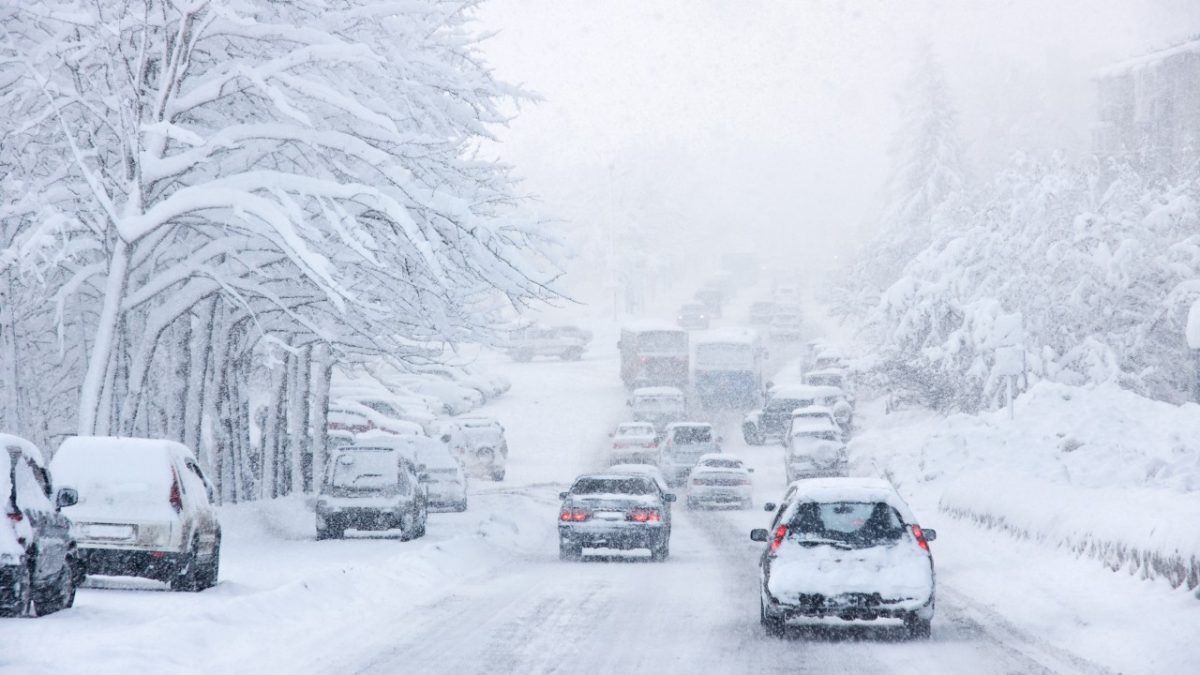 Încă 30 de turiști blocați pe munte, printre care și 12 minori