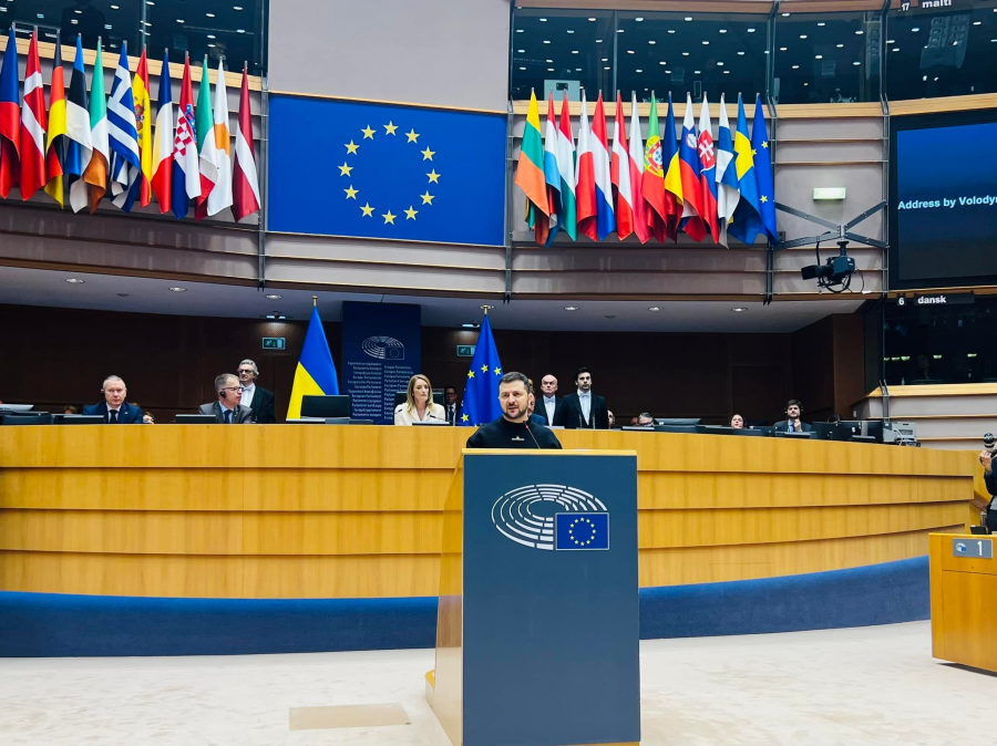 Volodimir Zelenski, discurs în Parlamentul European: „Dictatorul Putin are rezerve uriaşe de arme sovietice”