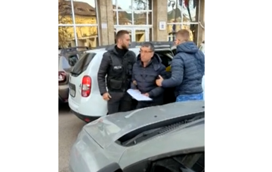Bărbat de 62 de ani din București, arestat preventiv pentru că a agresat sexual un băiat de 13 ani în autobuz