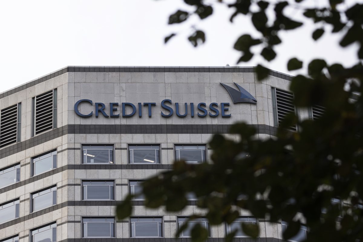 Acțiunile gigantului bancar elvețian Credit Suisse au scăzut la un nivel record