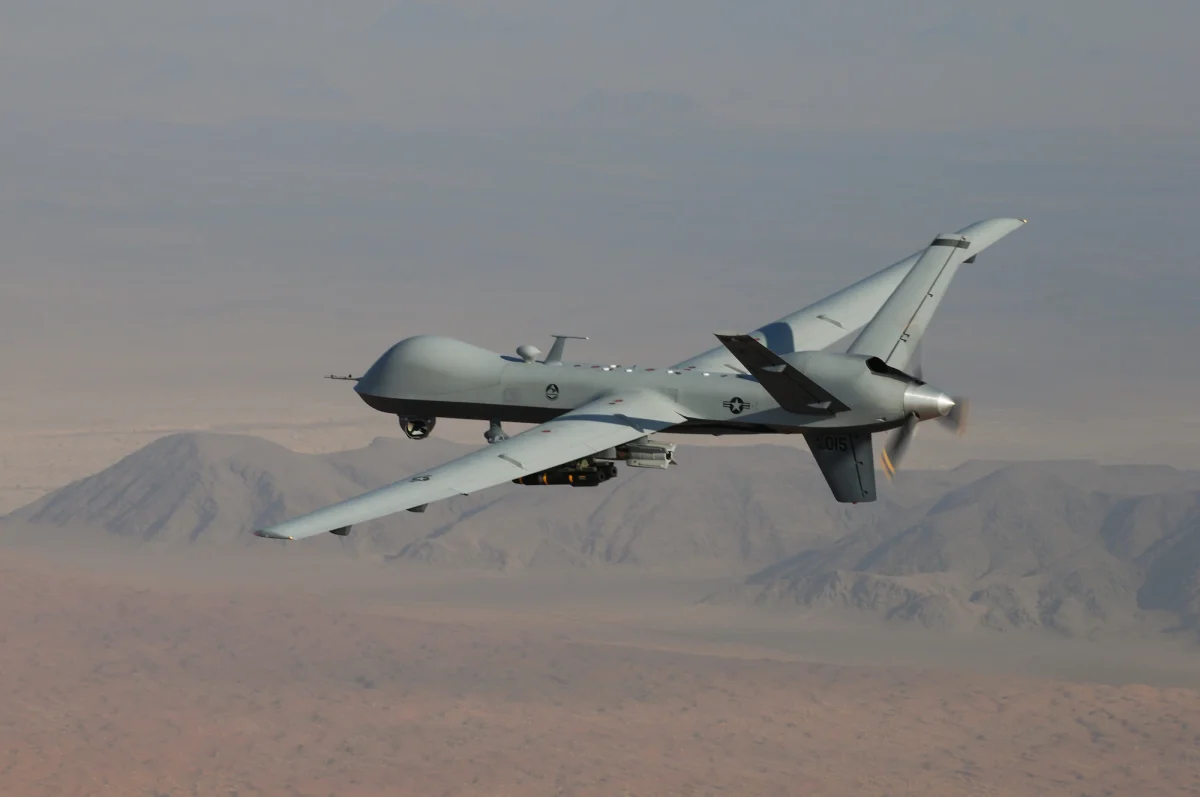 Un avion rusesc s-a ciocnit cu o dronă a forțelor americane deasupra Mării Negre