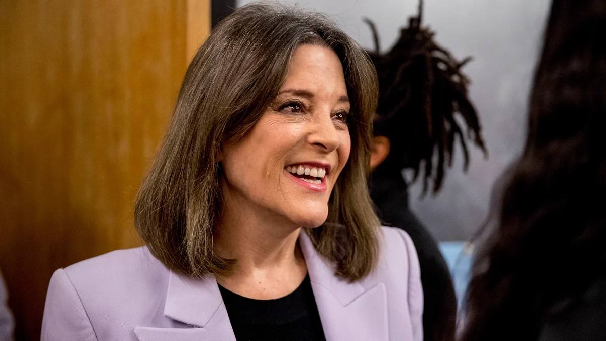 Fosta candidată democrată Marianne Williamson din nou în cursa pentru Casa Albă