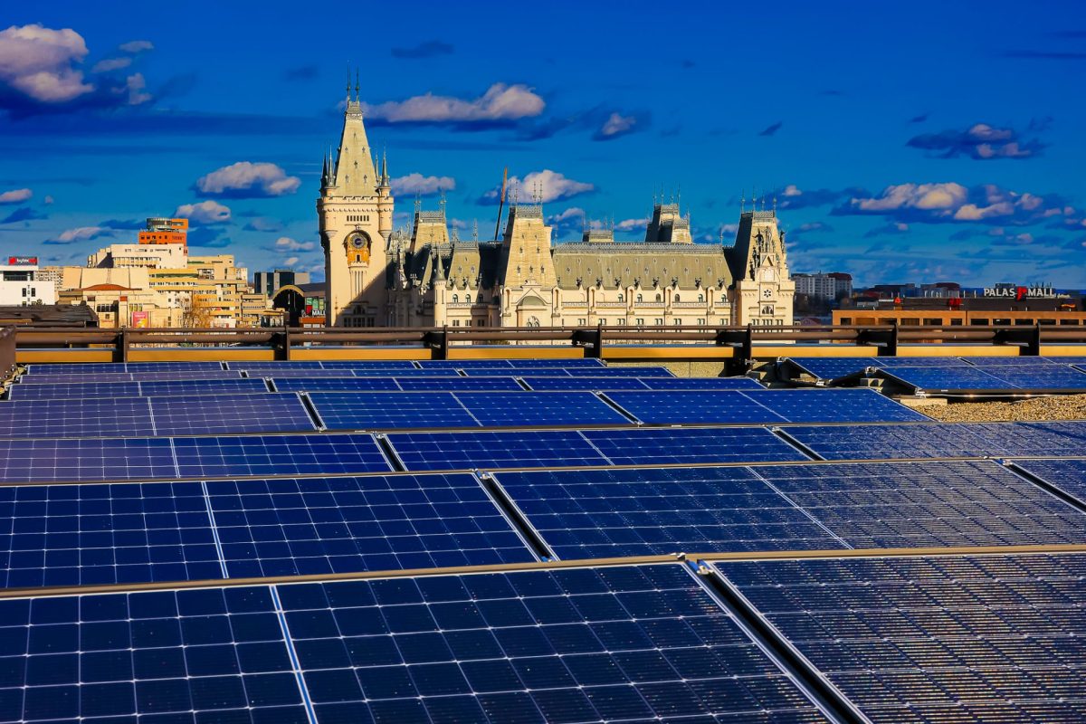 Grupul IULIUS a montat panouri fotovoltaice pe toate proprietăţile din portofoliu, care vor produce 5.500 MWh anual, la nivel de grup