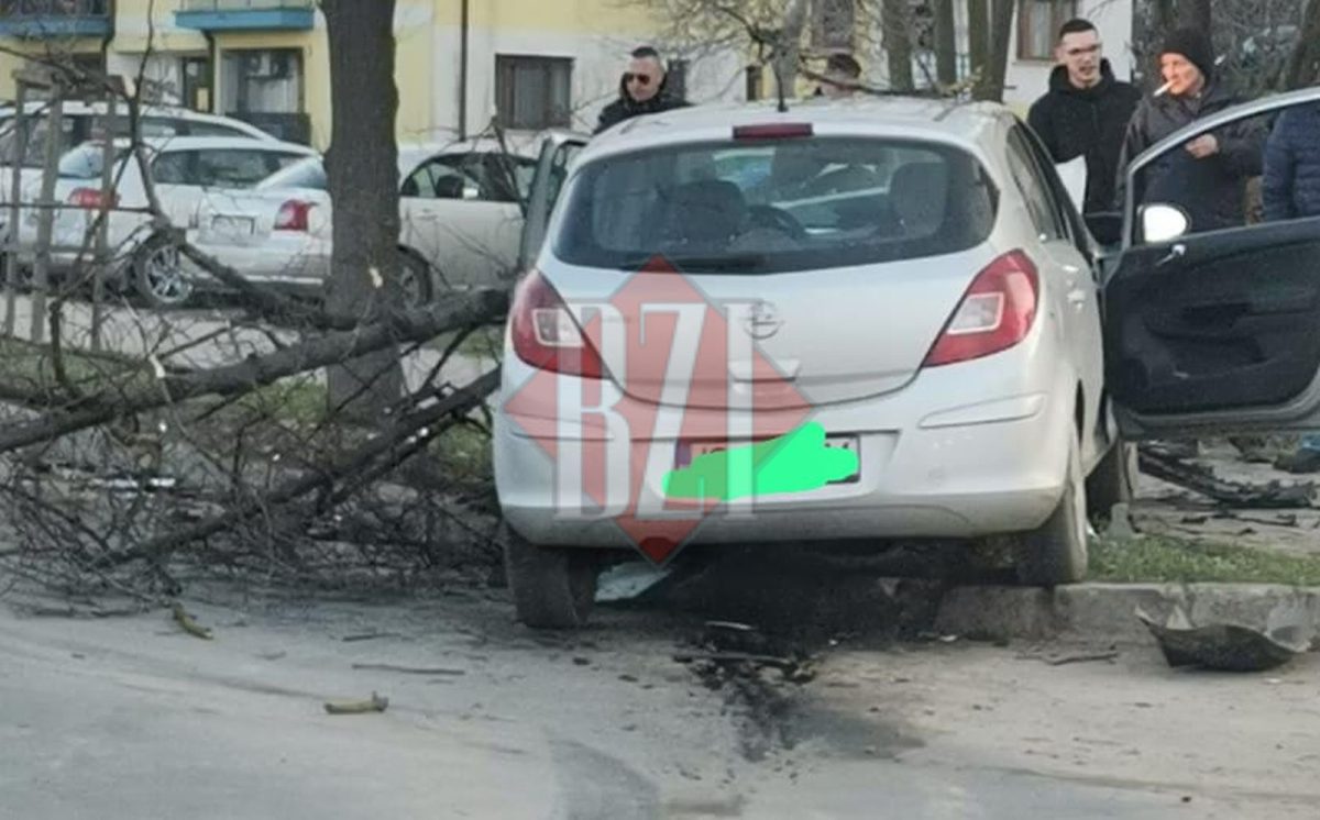 Accident rutier în municipiul Iași. Două autoturisme s-au ciocnit în zona Bucium