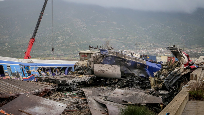 57 de oameni au murit și 85 au fost răniți, după ce două trenuri s-au ciocnit în Grecia. Șeful de gară din Larisa a fost arestat