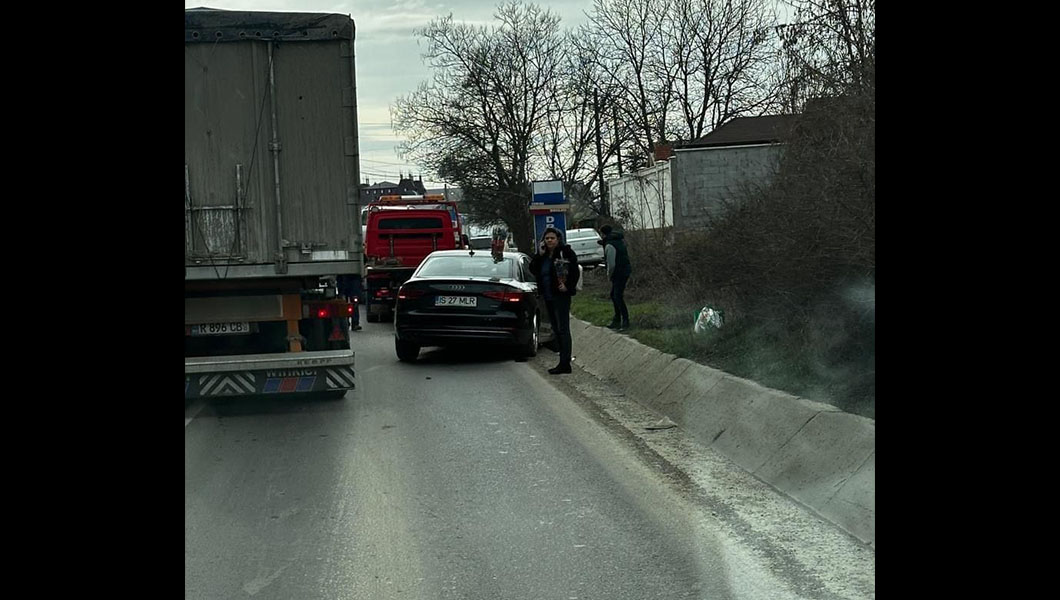 Accident rutier în capăt CUG. Un autoturism a ieșit în decor