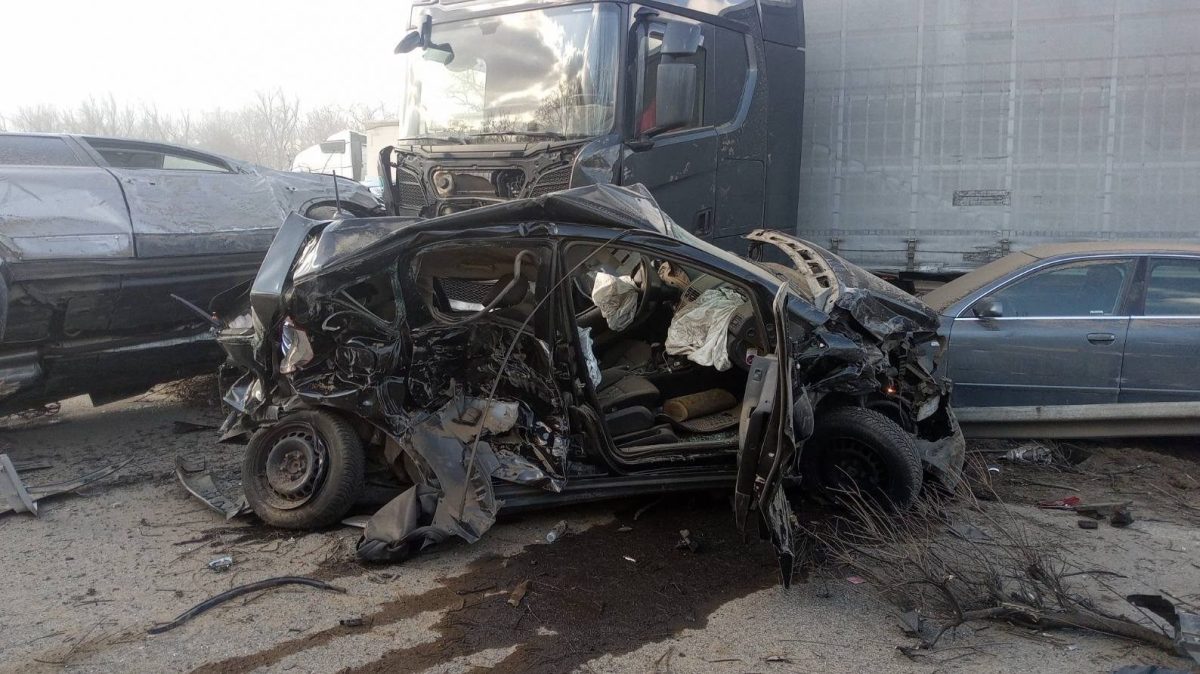 Trei cetățeni români, implicați în accidentul uriaș din Ungaria: unul este grav rănit