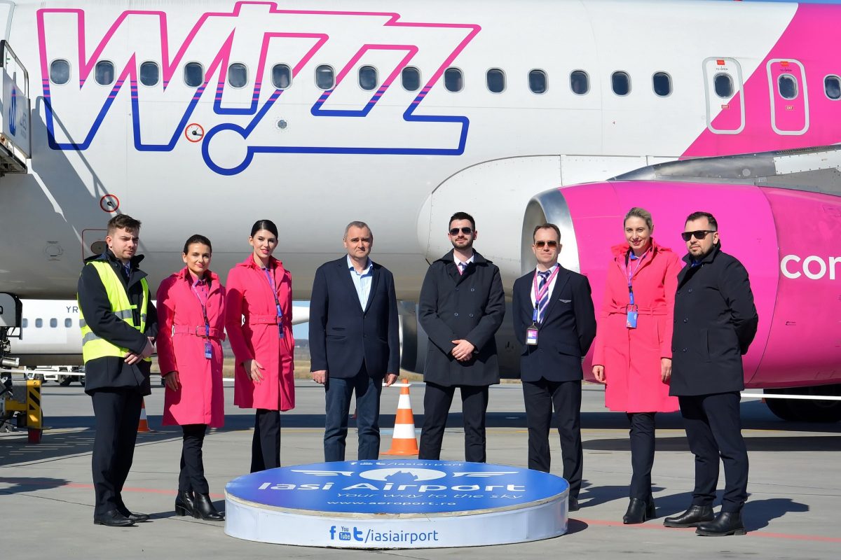Un planespotter al IASI Airport a ajuns să piloteze pentru una dintre cele mai mari companii aeriene! Primul său zbor oficial pe Aeroportul Iași a fost marcat printr-o ceremonie-surpriză
