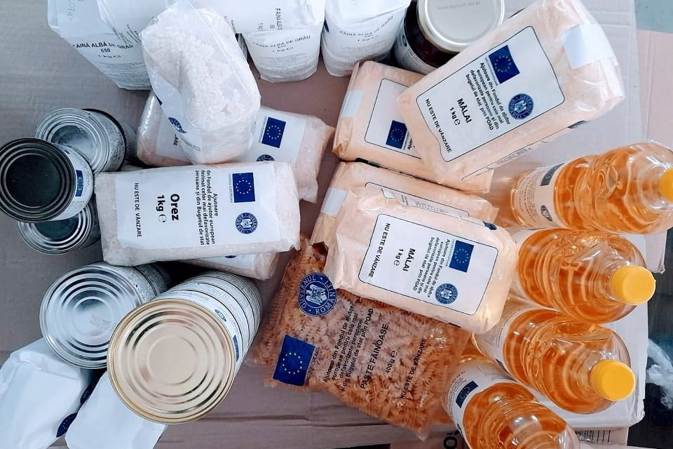Aproximativ 60.000 de pachete cu produse alimentare, distribuite ieșenilor