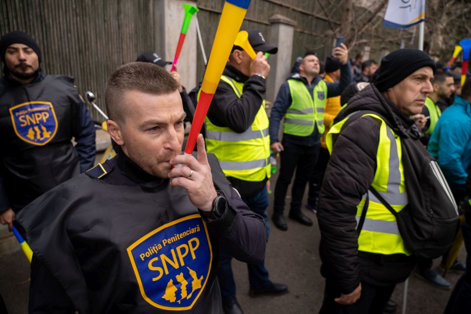 Protestele cuprind şi România: Angajaţii M.A.I. au ieșit în faţa Guvernului, nemulțumiți de salariile încasate
