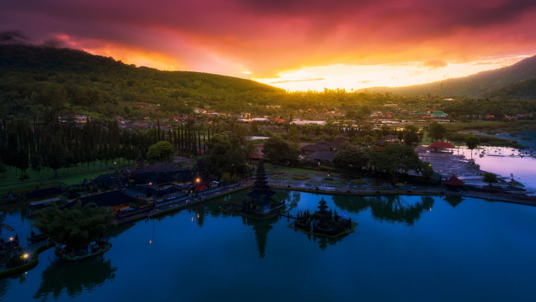 Rușii și ucrainenii care au fugit de război nu mai primesc viză pentru a intra în Bali