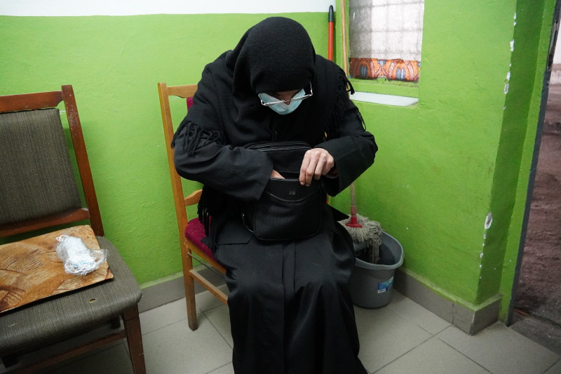 Un bărbat deghizat în măicuță a fost prins cerșind în Bacău. În urmă cu trei ani, „măicuța” se afla în București