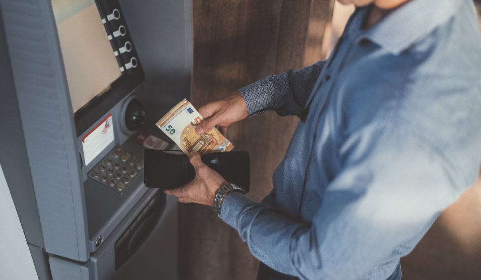 Un bărbat din Sibiu a refuzat să restituie băncii cei 5.000 de euro primiți din greșeală. Cum a fost sancționat de judecători
