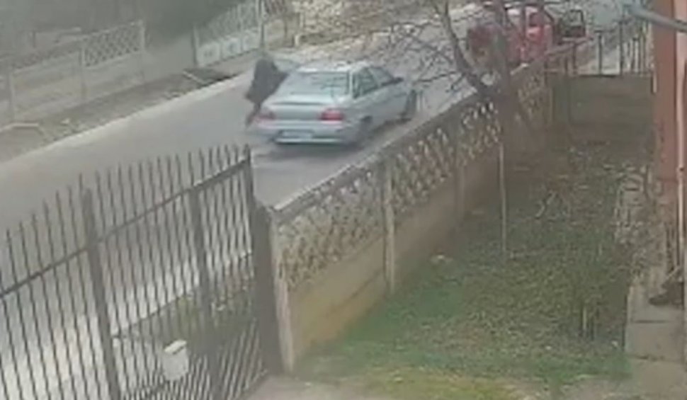 Un bărbat de 76 de ani a fost bătut în trafic de un tânăr, pe motiv că ar fi condus prea încet – VIDEO