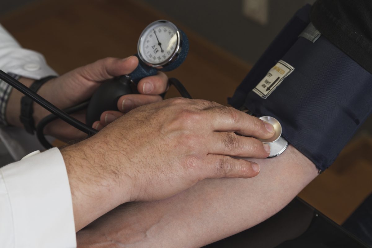 Cum se măsoară corect tensiunea arterială? Explicația medicului Florin Mitu – VIDEO