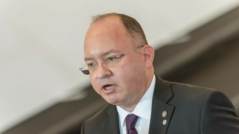 Bogdan Aurescu ar trebui să-şi dea demisia. Cum îl caracterizează cetăţenii pe ministrul Afacerilor Externe