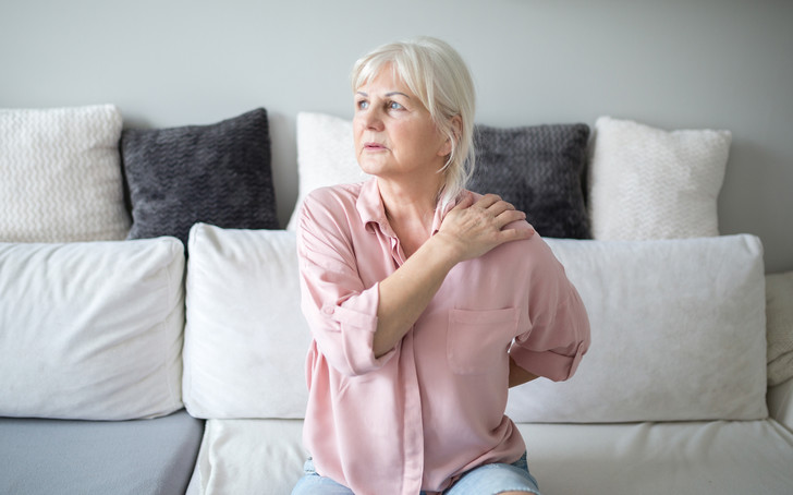 Bursita la umăr. Ce recomandări au medicii pentru a calma inflamația dureroasă
